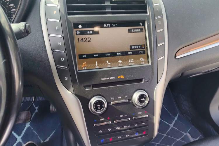 Used Lincoln MKC 2017 2.0T Four-Wheel Drive Zunya Edition Audio And AC Panel