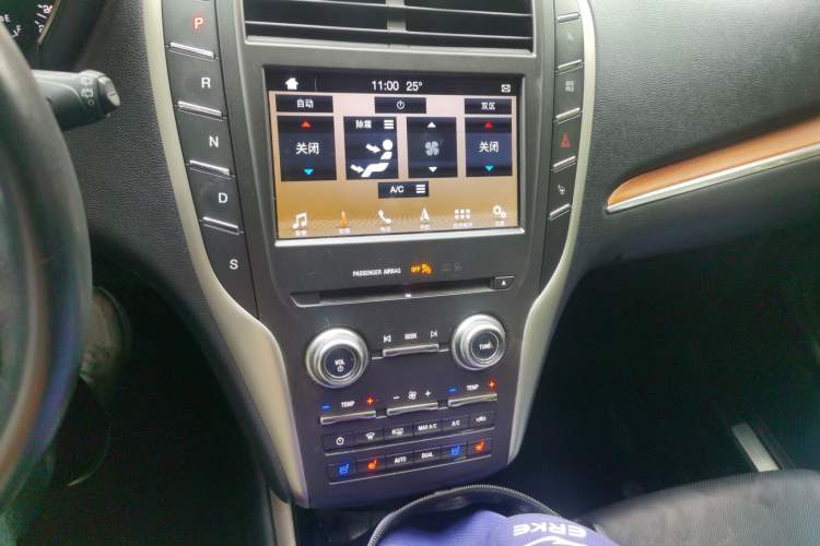 Used Lincoln MKC 2017 2.0T Four-Wheel Drive Prestige Edition Audio And AC Panel