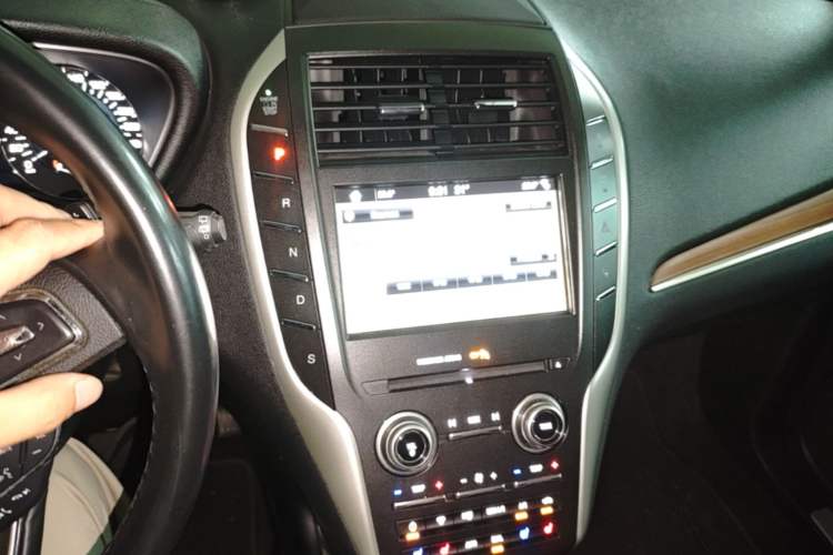 Used Lincoln MKC 2017 2.0T Two-Wheel-Drive Luxury Edition Audio And AC Panel
