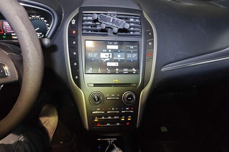 Used Lincoln MKC 2017 2.0T Two-Wheel Drive Deluxe Edition Audio And AC Panel