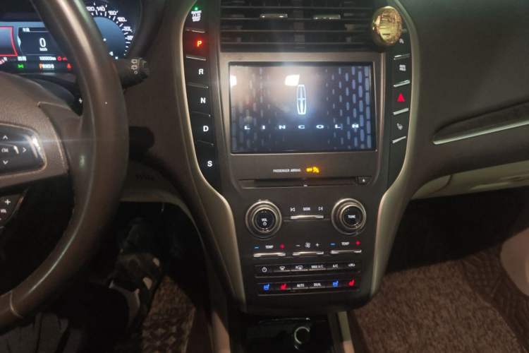 Used Lincoln MKC 2017 2.0T Four-Wheel Drive Zunya Edition Audio And AC Panel