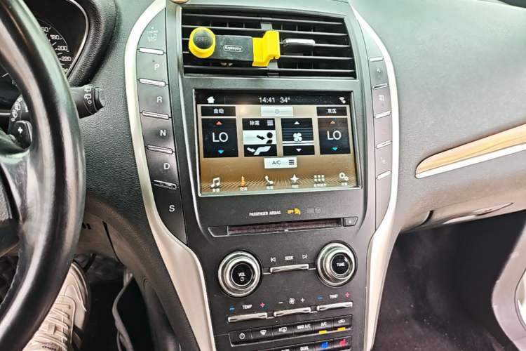 Used Lincoln MKC 2017 2.0T Two-Wheel-Drive Luxury Edition Audio And AC Panel