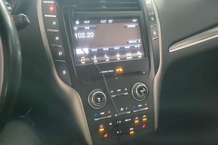 Used Lincoln MKC 2017 2.0T Two-Wheel Drive Deluxe Edition Audio And AC Panel