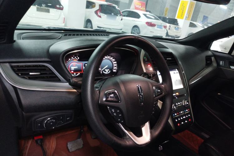 Used Lincoln MKC 2017 2.0T Two-Wheel Drive Deluxe Edition Center Console