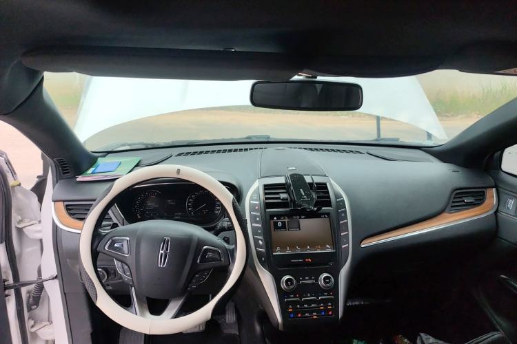 Used Lincoln MKC 2017 2.0T Two-Wheel-Drive Luxury Edition Center Console