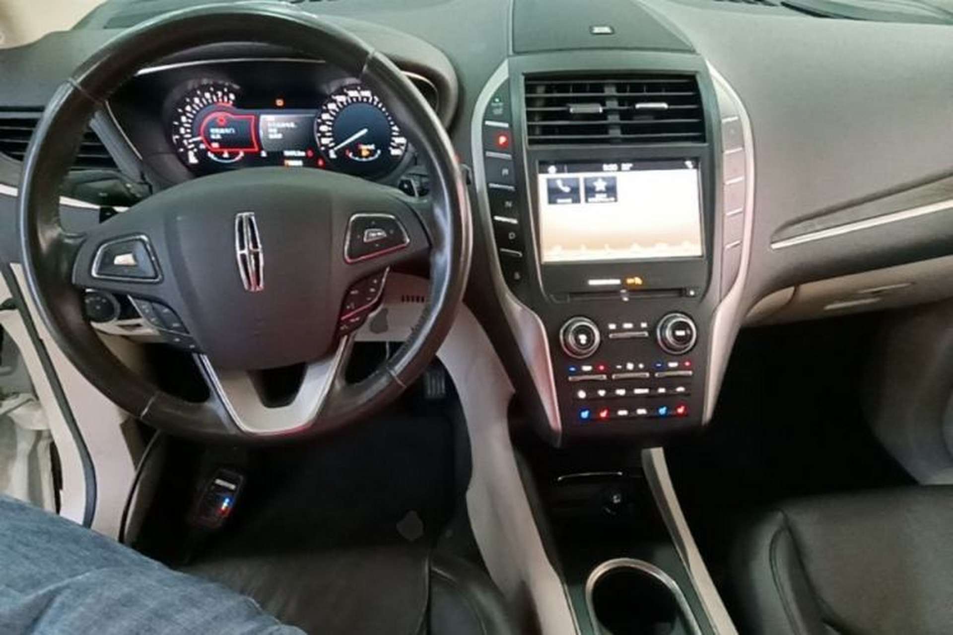 Used Lincoln MKC 2017 2.0T Four-Wheel Drive Zunya Edition Center Console