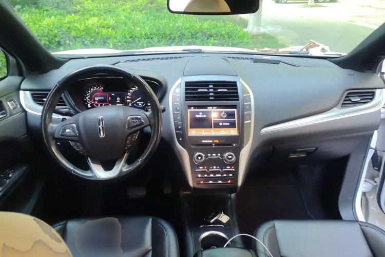 Used Lincoln MKC 2017 2.0T Two-Wheel Drive Zunyue Edition Center Console