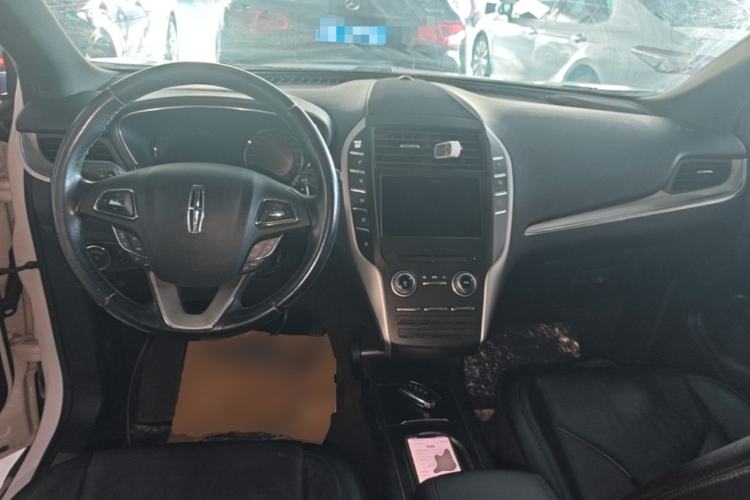 Used Lincoln MKC 2017 2.0T Two-Wheel Drive Deluxe Edition Center Console