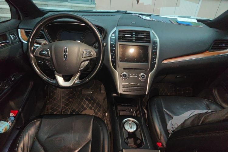 Used Lincoln MKC 2017 2.0T Two-Wheel-Drive Luxury Edition Center Console