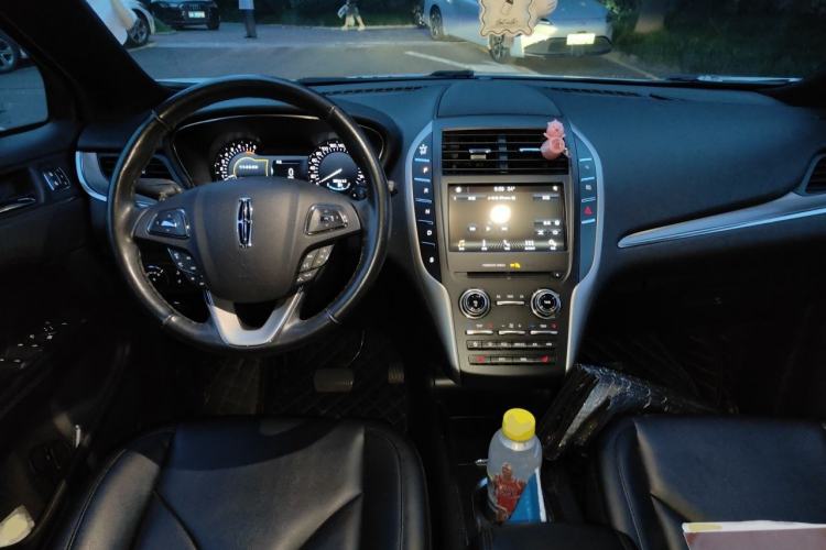 Used Lincoln MKC 2017 2.0T Two-Wheel Drive Zunyue Edition Center Console