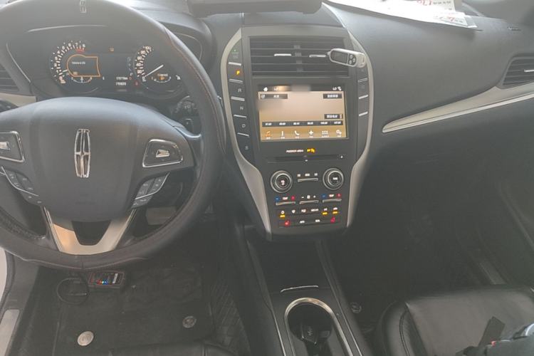 Used Lincoln MKC 2017 2.0T Two-Wheel Drive Deluxe Edition Center Console