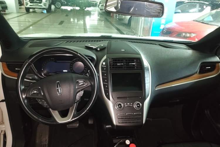 Used Lincoln MKC 2017 2.0T Two-Wheel-Drive Luxury Edition Center Console