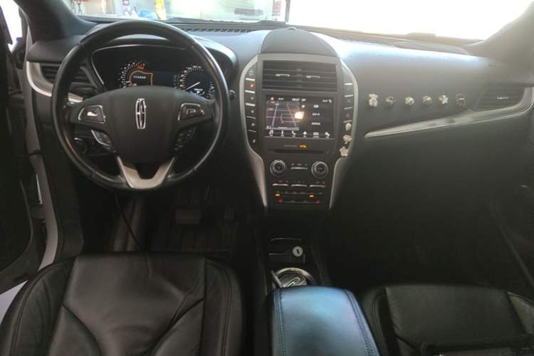 Used Lincoln MKC 2017 2.0T Two-Wheel Drive Deluxe Edition Center Console