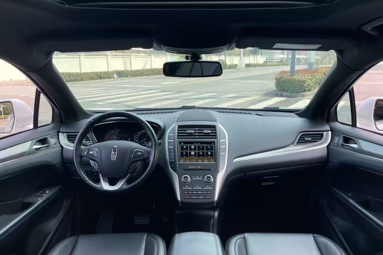 Used Lincoln MKC 2017 2.0T Two-Wheel Drive Deluxe Edition Center Console