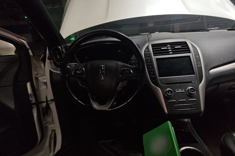 Used Lincoln MKC 2017 2.0T Two-Wheel Drive Deluxe Edition Center Console