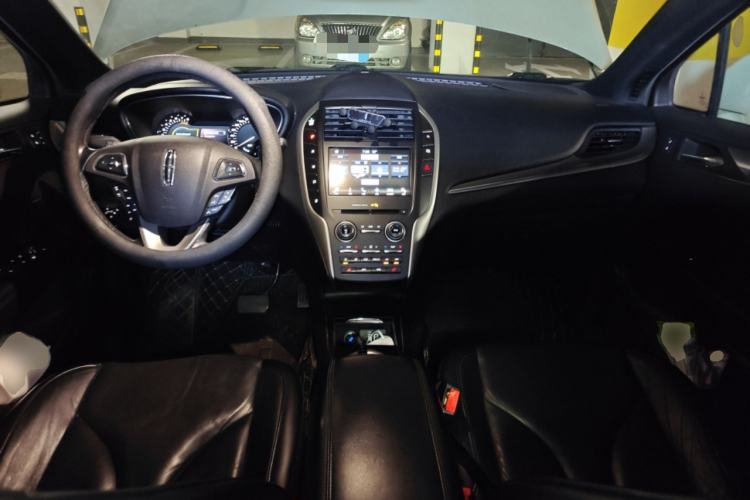 Used Lincoln MKC 2017 2.0T Two-Wheel Drive Deluxe Edition Center Console