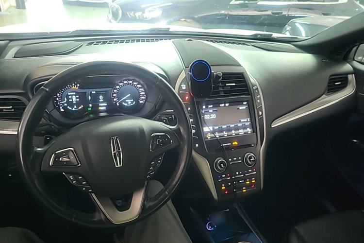 Used Lincoln MKC 2017 2.0T Two-Wheel Drive Deluxe Edition Center Console
