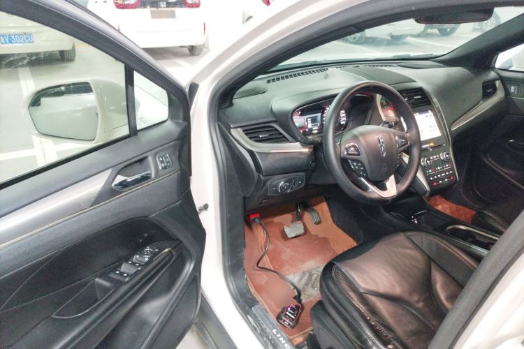Used Lincoln MKC 2017 2.0T Two-Wheel Drive Deluxe Edition Driver Seat