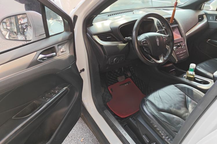 Used Lincoln MKC 2017 2.0T Two-Wheel Drive Deluxe Edition Driver Seat