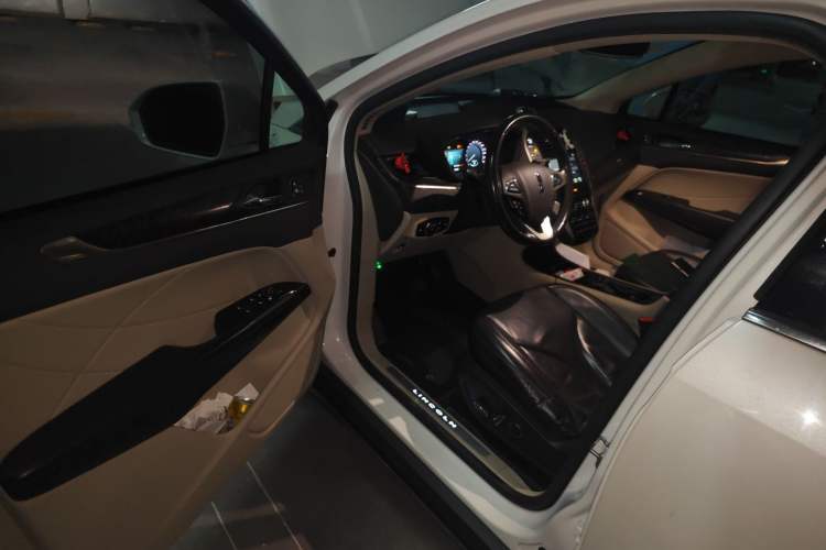 Used Lincoln MKC 2017 2.0T Two-Wheel-Drive Luxury Edition Driver Seat