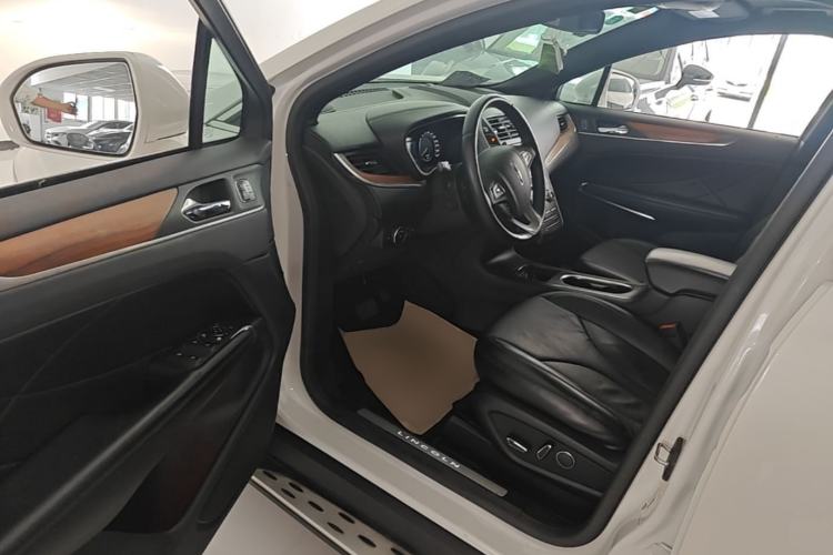 Used Lincoln MKC 2017 2.0T Two-Wheel-Drive Luxury Edition Driver Seat