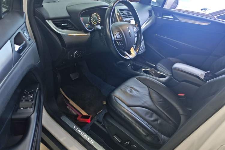 Used Lincoln MKC 2017 2.0T Two-Wheel Drive Deluxe Edition Driver Seat