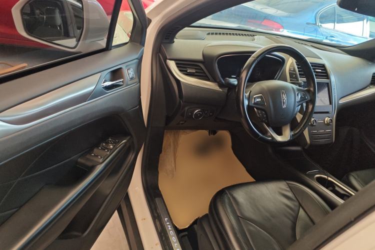 Used Lincoln MKC 2017 2.0T Two-Wheel Drive Deluxe Edition Driver Seat