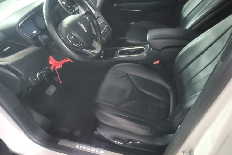 Used Lincoln MKC 2017 2.0T Two-Wheel Drive Deluxe Edition Driver Seat