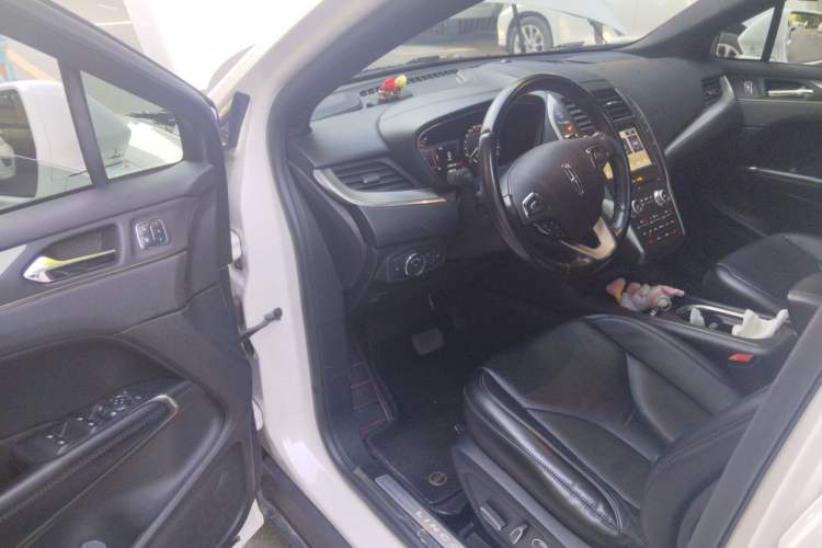 Used Lincoln MKC 2017 2.0T Two-Wheel Drive Deluxe Edition Driver Seat