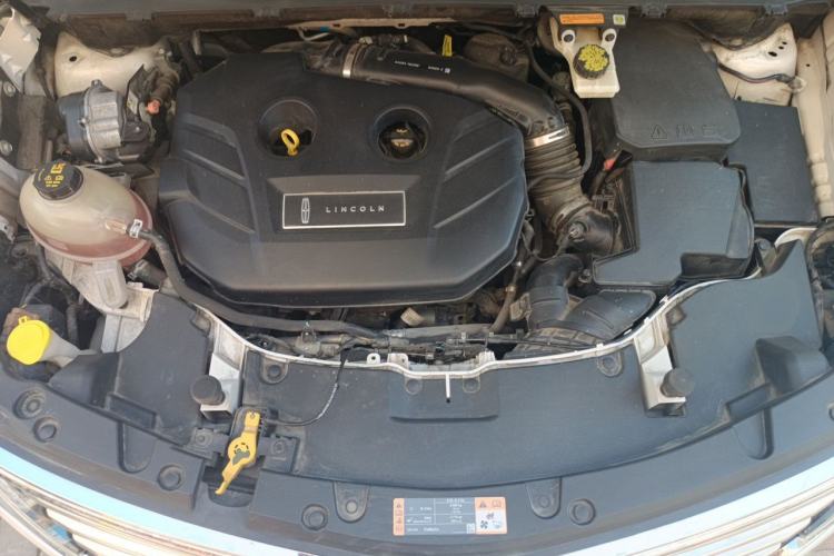 Used Lincoln MKC 2017 2.0T Two-Wheel Drive Deluxe Edition Engine Bay