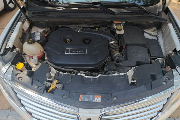Used Lincoln MKC 2017 2.0T Two-Wheel Drive Deluxe Edition Engine Bay