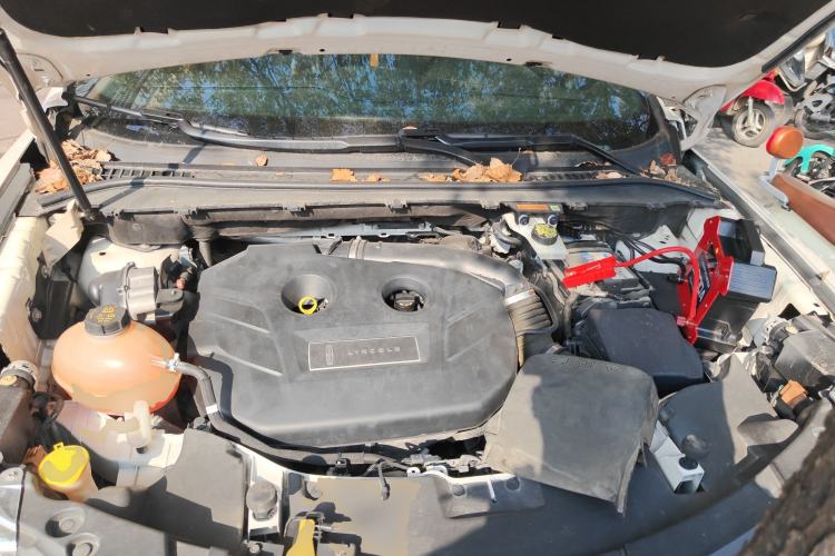 Used Lincoln MKC 2017 2.0T Two-Wheel Drive Deluxe Edition Engine Bay