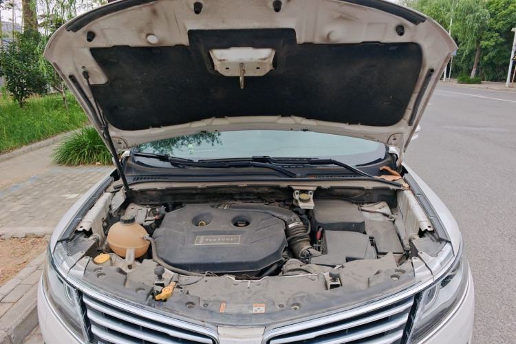 Used Lincoln MKC 2017 2.0T Two-Wheel Drive Deluxe Edition Engine Bay