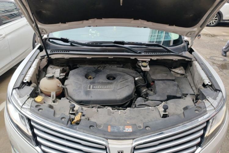 Used Lincoln MKC 2017 2.0T Two-Wheel-Drive Luxury Edition Engine Bay