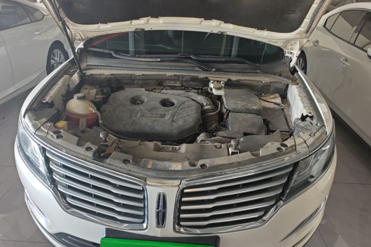 Used Lincoln MKC 2017 2.0T Two-Wheel Drive Deluxe Edition Engine Bay
