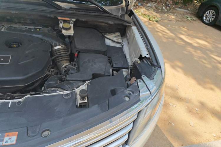 Used Lincoln MKC 2017 2.0T Two-Wheel Drive Deluxe Edition Engine Bay Left