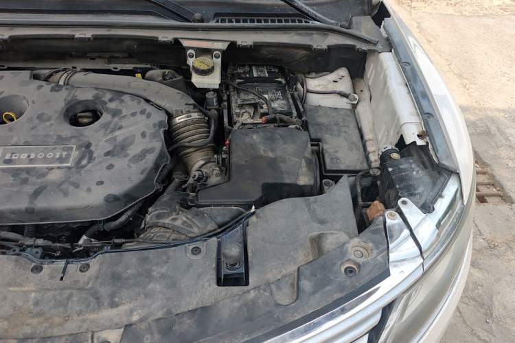 Used Lincoln MKC 2017 2.0T Two-Wheel-Drive Luxury Edition Engine Bay Left