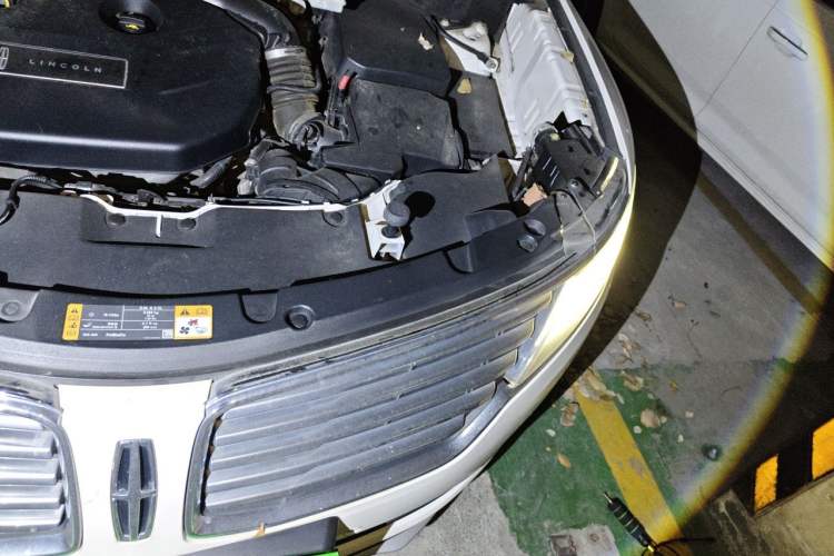 Used Lincoln MKC 2017 2.0T Two-Wheel-Drive Luxury Edition Engine Bay Left