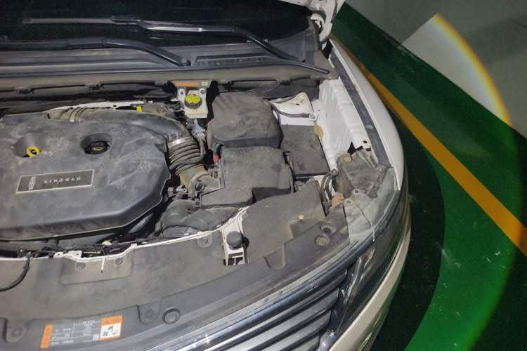 Used Lincoln MKC 2017 2.0T Two-Wheel Drive Deluxe Edition Engine Bay Left