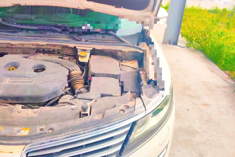 Used Lincoln MKC 2017 2.0T Two-Wheel Drive Deluxe Edition Engine Bay Left
