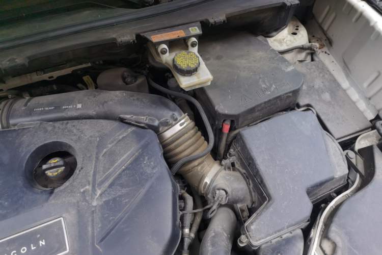 Used Lincoln MKC 2017 2.0T Four-Wheel Drive Prestige Edition Engine Bay Left