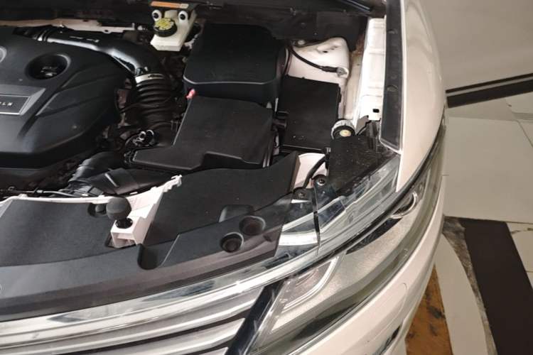 Used Lincoln MKC 2017 2.0T Two-Wheel-Drive Luxury Edition Engine Bay Left