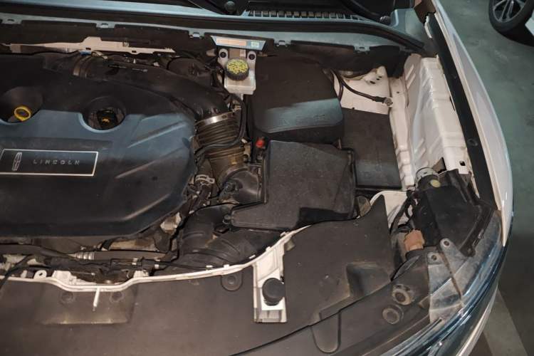 Used Lincoln MKC 2017 2.0T Two-Wheel-Drive Luxury Edition Engine Bay Left