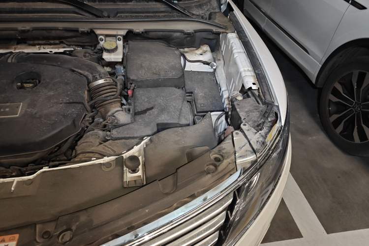 Used Lincoln MKC 2017 2.0T Two-Wheel Drive Deluxe Edition Engine Bay Left