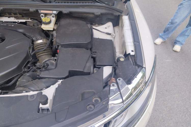 Used Lincoln MKC 2017 2.0T Two-Wheel Drive Deluxe Edition Engine Bay Left