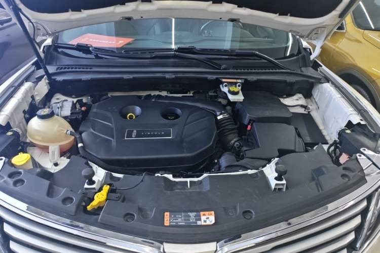 Used Lincoln MKC 2017 2.0T Two-Wheel Drive Deluxe Edition Engine Bay
