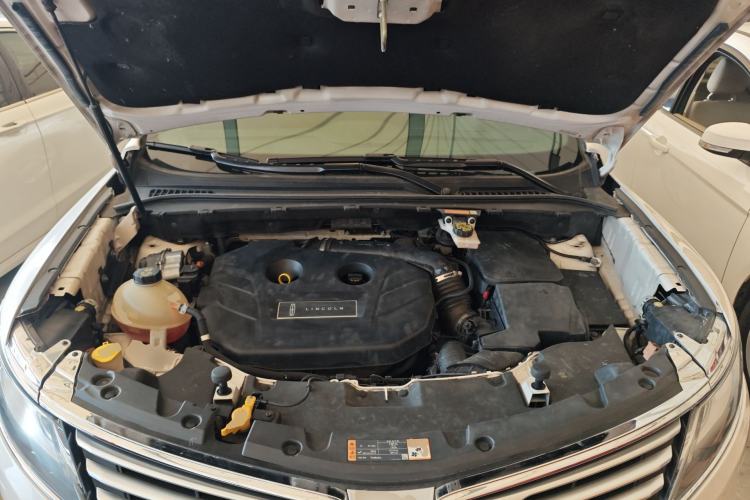 Used Lincoln MKC 2017 2.0T Two-Wheel Drive Deluxe Edition Engine Bay