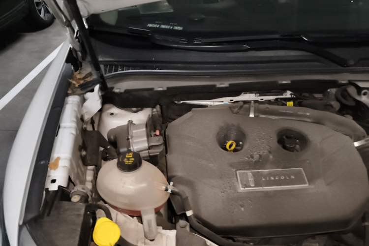 Used Lincoln MKC 2017 2.0T Two-Wheel-Drive Luxury Edition Engine Bay Right