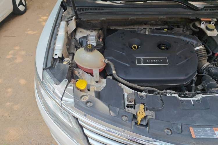Used Lincoln MKC 2017 2.0T Two-Wheel Drive Deluxe Edition Engine Bay Right