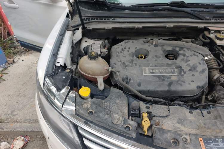 Used Lincoln MKC 2017 2.0T Two-Wheel-Drive Luxury Edition Engine Bay Right